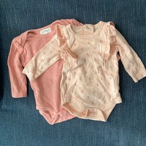 Girls bodysuits 3-6m